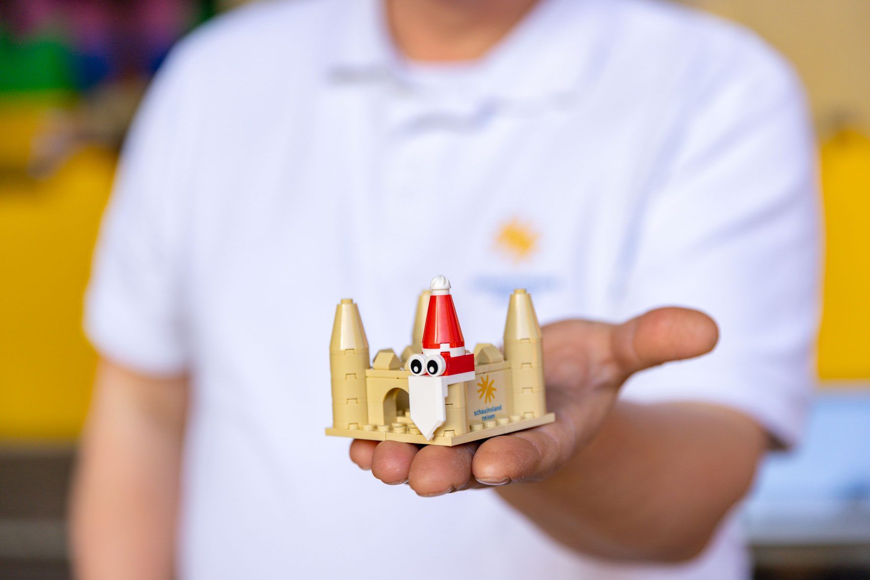Das ist die Mini Sandburg als Klemmbausteinset aus LEGO® steinen für die Firma Schauinsland Reisen. Bei der Tombola wird u.a. diese limitierte Miniaturversion der Burg zum Nachbauen verlost.